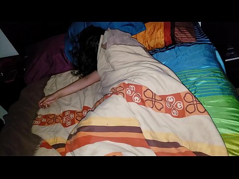 ❤️ Vicfilo kritikante sian junan duonpatrinon dum ŝi dormas. ️❌ Seksofilmeto ĉe porno eo.pornolemon.ru ☑